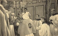 VINTAGE POSTCARD the Priesthood Imposition of the Chasuble repliee