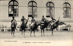 CPA Cheval Hippisme Saumur Ecole de cavalerie Croupades 