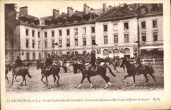 CPA Cheval Hippisme Saumur Ecole d'application de cavalerie Carrousel militaire Reprise des officies etrangers 
