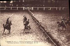 CPA Cheval Hippisme Saumur Ecole d'application de cavalerie Carrousel militaire Le jeu du manequin 