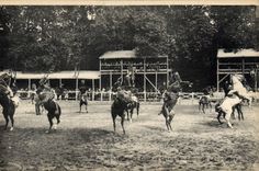 CPA Cheval Hippisme Saumur Ecole de cavalerie Carrousel Courbettes