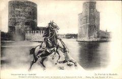 VINTAGE POSTCARD Hippisme Horse the port of the La Rochelle
