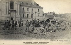 CPA Militaria Les allemands a Reims Campement allemand place du Parvis