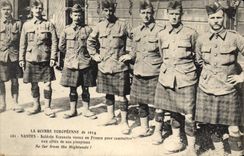 CPA Militaria Nantes Soldats ecossais venus en France pour combattre aux cotes de nos Pioupious
