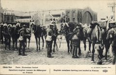 CPA Militaria Cavaliers anglais venant de debarquer en France 