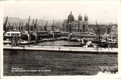 CPA Marseille La Cathedrale Et le bassin de la Joliette