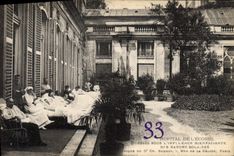 VINTAGE POSTCARD Hopital of Scotland Wound under the beneficial influence of the solar rays