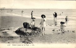 VINTAGE POSTCARD Children exploiting the beach Bathing suit