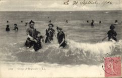 VINTAGE POSTCARD Femme Bathing suit Groups bathers