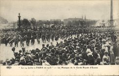 VINTAGE POSTCARD Militaria on July 14th has Paris in 1916 the music of the Royal Guard of Scotland