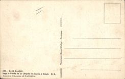 CPA Folklore Pays basque Sous le porche de la chapelle St Joseph a Bidart 