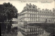 VINTAGE POSTCARD Palate of Fontainebleau the Terrace of the Pond of Carps and Court of the fountain