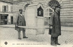CPA Mont Dore Porteurs de l'etablissement thermal TOP