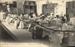 CPA Vichy La pastillerie de l'Etat Atelier de cartonnage TOP