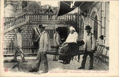 VINTAGE POSTCARD Bourbon Lancy Hydropathic establishment and sedan-chairs