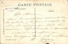 CPA Militaria Deploiement d'infanterie Avant l'attaque aux abords de la route de Varedde
