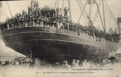 VINTAGE POSTCARD Militaria the brave men English soldiers acclaim the ground of France Boat