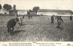 VINTAGE POSTCARD Militaria On the battle field of Senlis To the research of the German balls