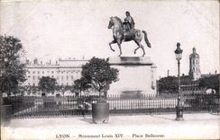 VINTAGE POSTCARD Lyon Monument Louis XIV Places Bellecour