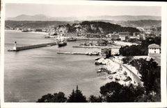 CPM Nice Entree du Port et le Chateau