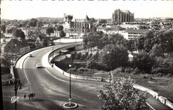 CPM Beauvais Vue Generale Le pont Route 