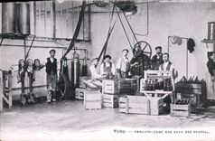 CPA Thermalisme Vichy Embouteillage des eaux des sources 