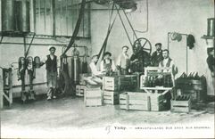CPA Thermalisme Vichy Embouteillage des eaux des sources 