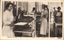CPA Thermalisme Societe centrale Place de la Source de l'hopital Vichy Interieur de la Pastillerie 