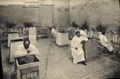 VINTAGE POSTCARD Auvergne Hydrotherapy Interior Bourboule of the Room establishment of inhalation