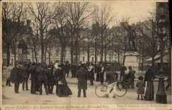 CPA Paris Les lutteurs devant la statue du Marechal Ney Lutte