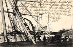 CPA Bateau Chargement d'un Paquebot 