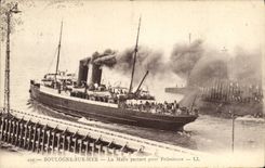 VINTAGE POSTCARD Boulogne Boat on sea the trunk leaving for Folkestone