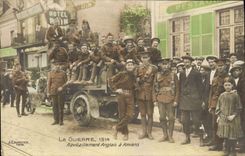 VINTAGE POSTCARD Militaria Ravitaillement English has Amiens