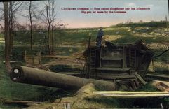 VINTAGE POSTCARD Militaria Chuignes Gros gun gives up by German