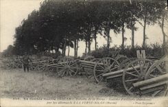 CPA Militaria Bataille de la Marne Materiel d'artillerie abandonne par les allemands a la Ferte Millon 
