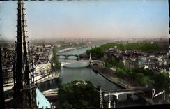 CPM Paris La Fleche de Notre Dame et les courbes de la Seine