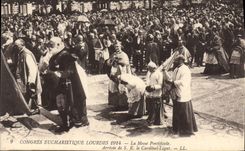 CPA Congres eucharistique Lourdes 1914 La messe pontificale Arrivee de SE le cardinal Legat 