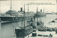 VINTAGE POSTCARD Boat This Seaside resort and climatic Quays of the city and the South commercial Boats has quay
