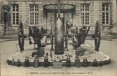 CPA Militaria Paris Verdun Cour de l'hotel de ville Obus de 420 allemand 