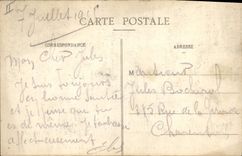 CPA Militaria Verdun La cour de l'hotel de ville Obus de 420 allemand