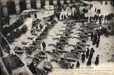 POSTAL Militaria París Musee de la VENDIMIA de la exposición del ejército de Trophees en el patio principal del Invalids