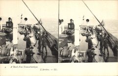 CPA Bateau Paquebot A bord d'un transatlantique L'arriere 