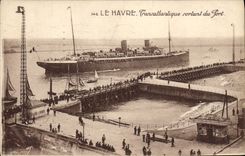 VINTAGE POSTCARD Boat Steamer outgoing Transatlantic Le Havre of the port