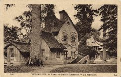 Parque de Versalles de la POSTAL de la VENDIMIA de pequeño Trianon el molino