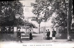 CPA Thermalisme Vichy Parc et sources des Celestins 