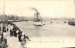 VINTAGE POSTCARD Boat Le Havre outgoing Cruiser of the port