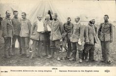 Presos alemanes de Militaria de la POSTAL de la VENDIMIA con el campo inglés