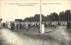 CPA Militaria Les Prisonniers allemands en Bretagne Au camp de Coetquidan L'appel general des prisonniers