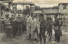 CPA Militaria Interrogatoire des prisonniers allemands en Haute Alsace 