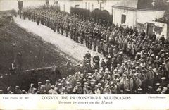 CPA Militaria Convoi de Prisonniers allemands 
